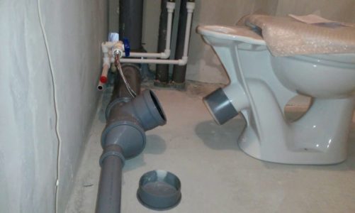 Как поменять канализацию в квартире у унитаза