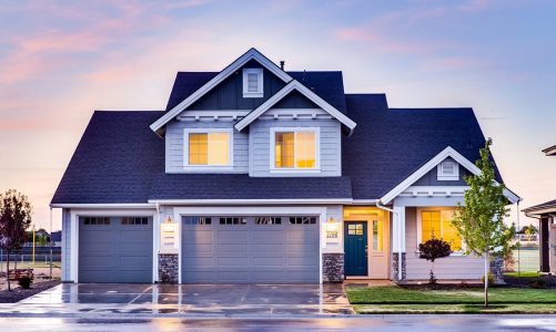 Как украсить фасад дома на улице