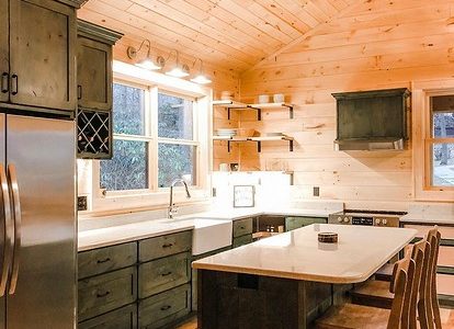 Кухня гостиная дизайн стены из вагонки