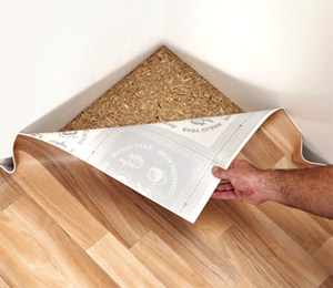 После укладки линолеума когда можно ставить мебель