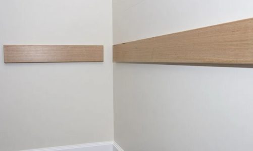 Преимущества отбойной доски из ДСП для защиты стен