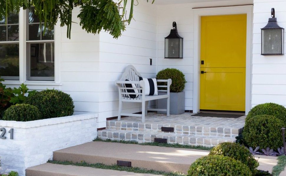 Эстетика и безопасность: идеальный баланс для оформления входа в дом