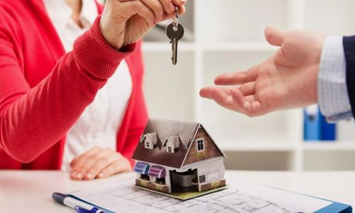 Компенсировать стоимость квартир покупателям предлагают из фонда риелторов .